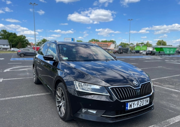 Skoda Superb cena 66000 przebieg: 224000, rok produkcji 2015 z Józefów małe 92